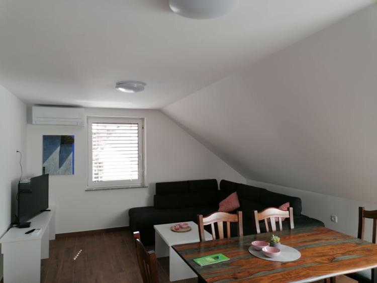 Blatnikov Hram Hotel Dvor Luaran gambar